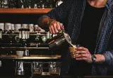 Should bar staff wear a uniform?