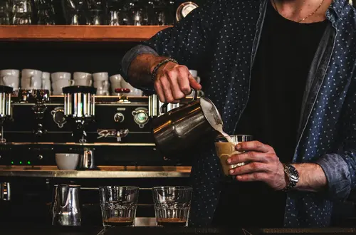AceRota - Should bar staff wear a uniform?